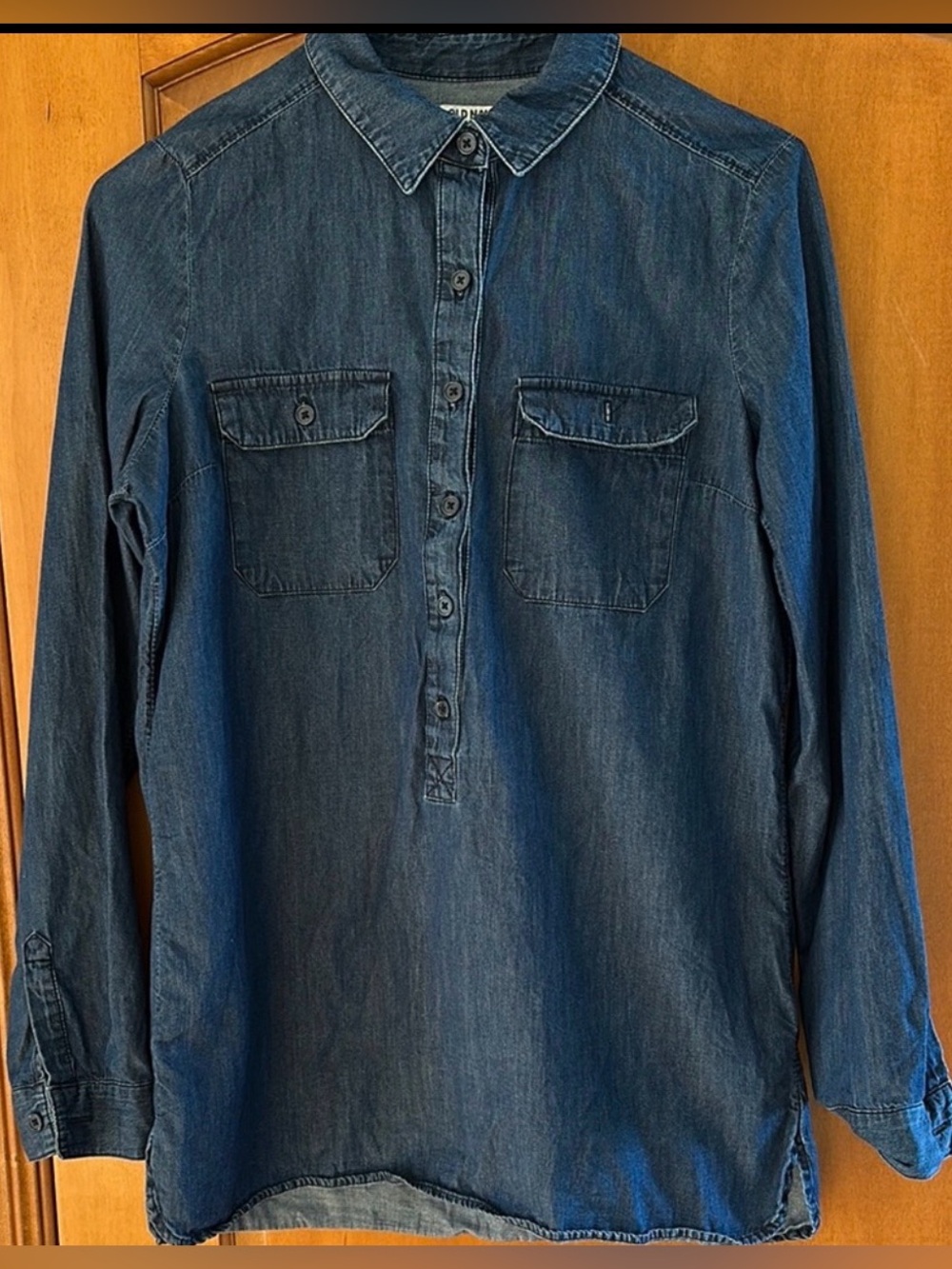 Old Navy Classic Medium Wash Denim Chambray Button Down Top M 💙